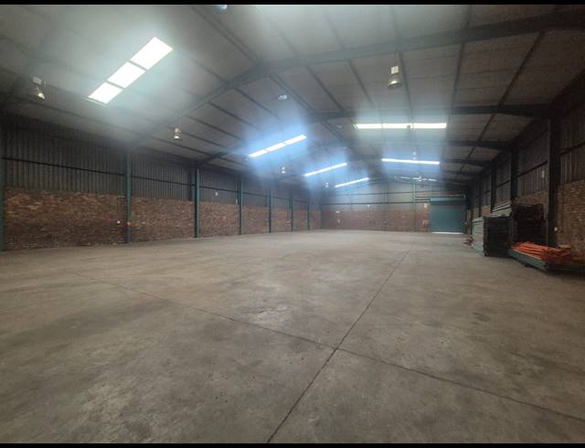 1,846M² WAREHOUSE TO LET IN POMONA